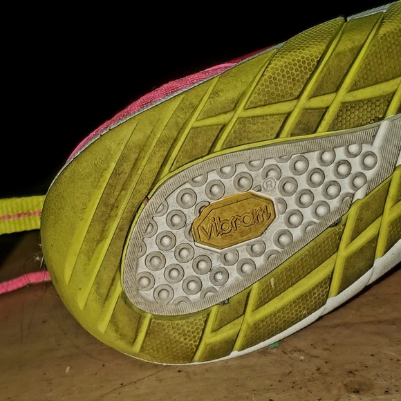 Pre-owned pair of Women's Merrell Crush Glove neon pink size 9.5 US - Picture 9 of 11